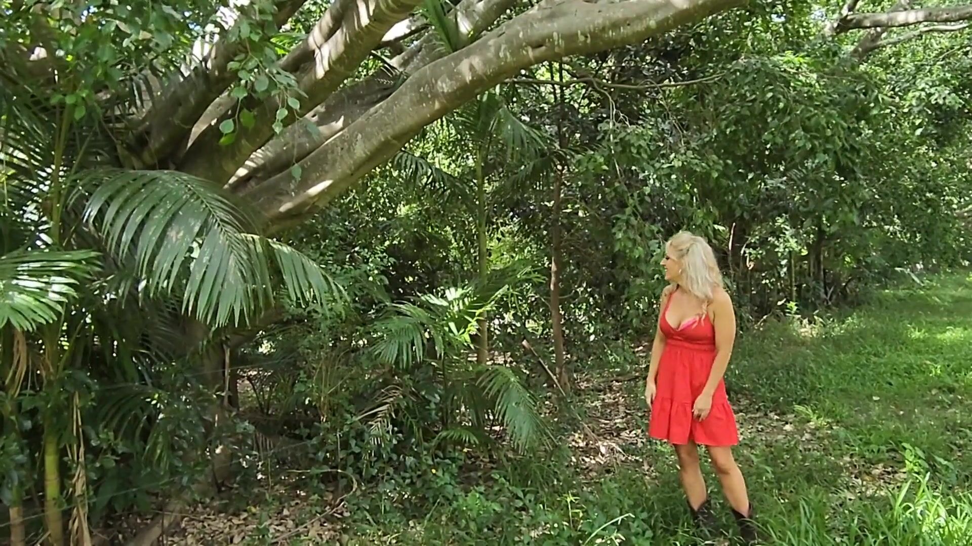 RUBIA CAMPESINA FOLLADA AL AIRE LIBRE ver en línea