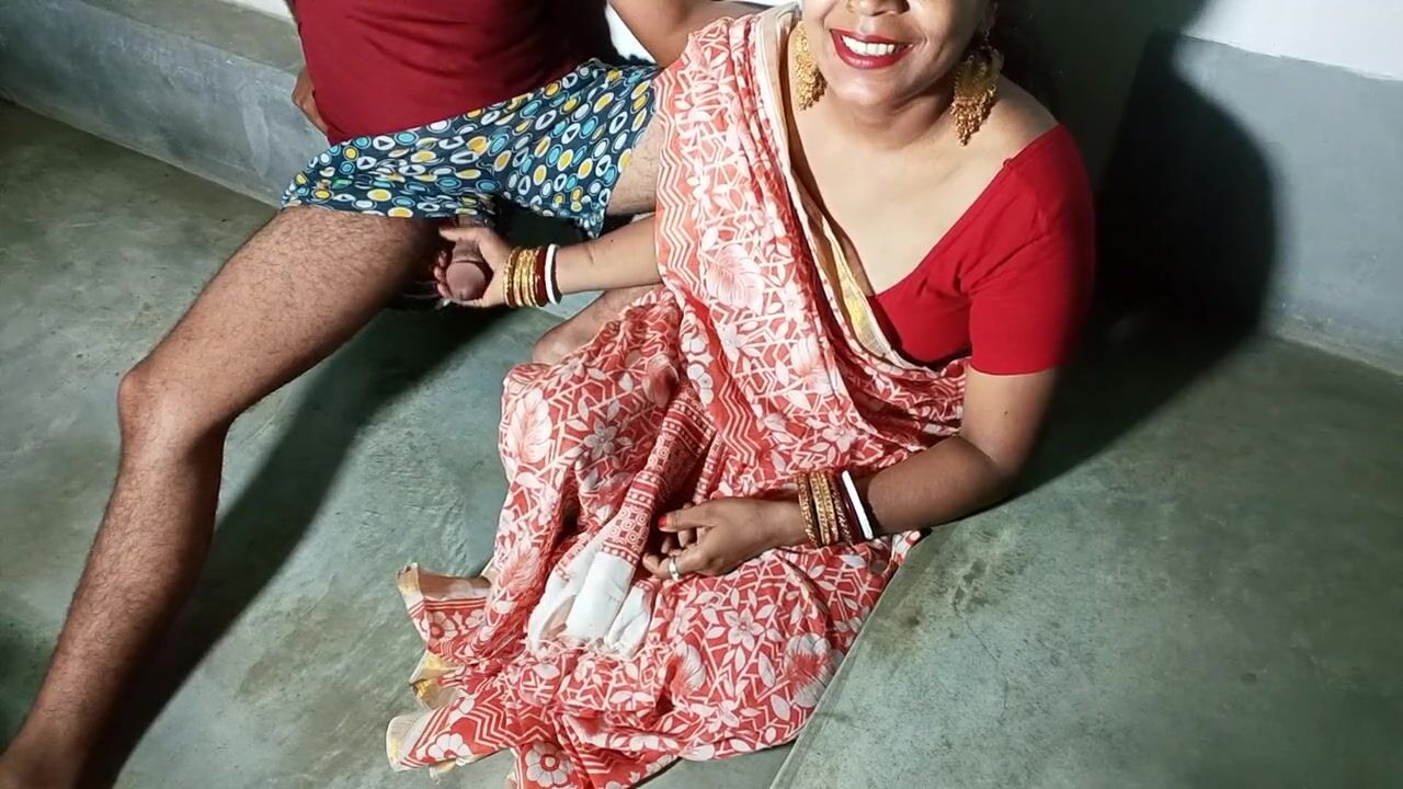 Suhagrat Kaise Banti Hai Xxx - Bhabhi ne Suhagraat Kese Manate Hai Sikhaya - Indian Bengali Bhabhi Sex  watch online