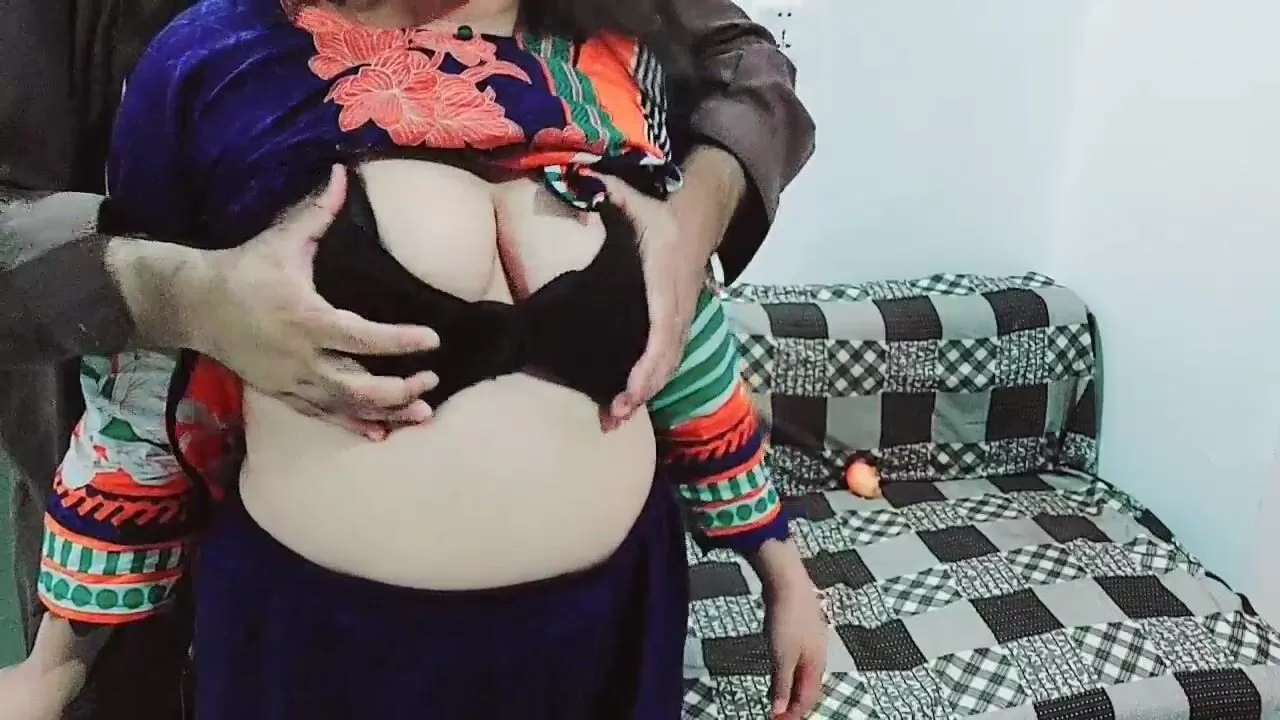 Pakistani Mom Fucked By Step Father,s Friend At Home With Clear Hindi Audio  watch online