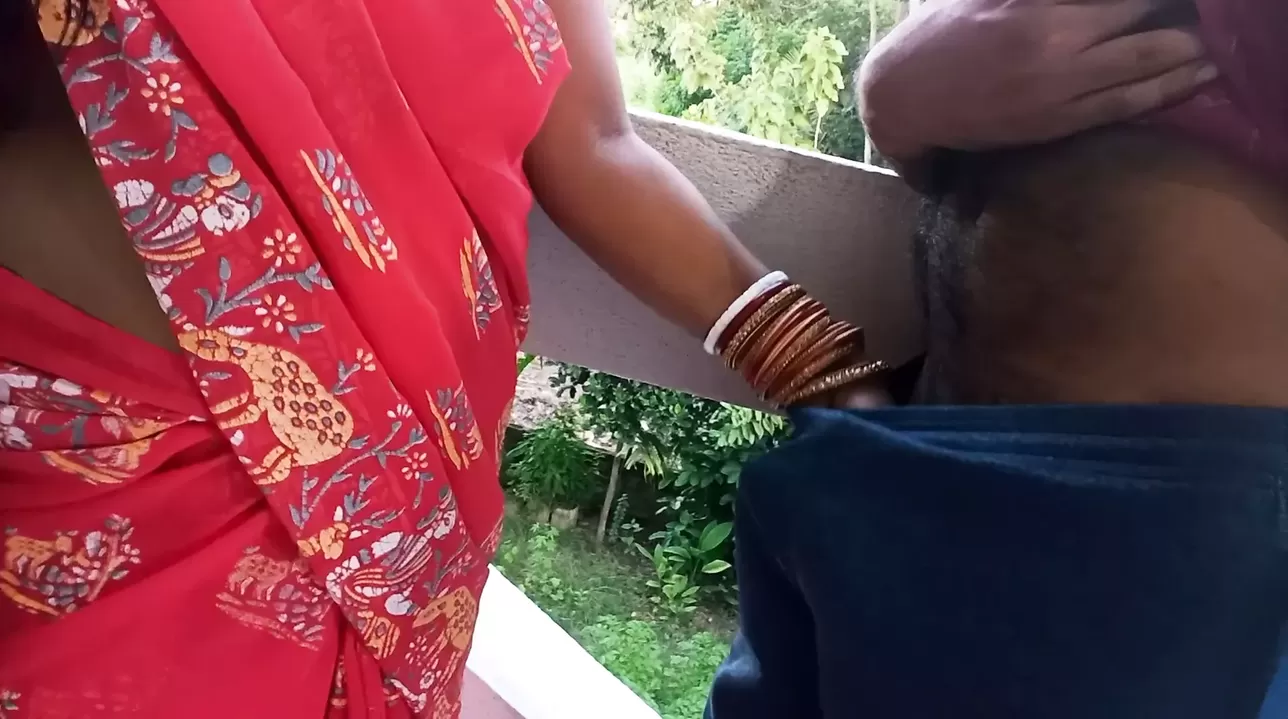 Garme Jawardasti Xxx Video Ap4 - Balcony Pe Khadi Aunty Ko Patakar Jabardasti Choot Chudayi Kiya watch online