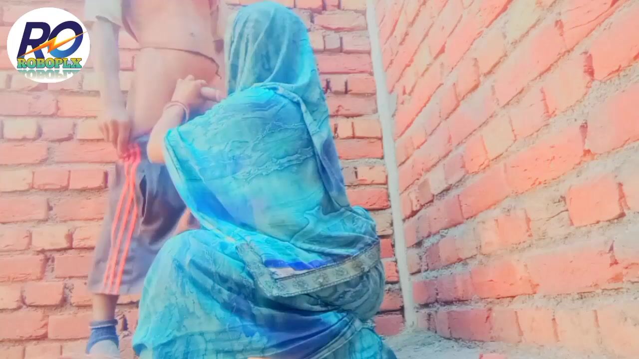 Hindi audio aawaj me mom ko finger karhe hua dekha liya watch online