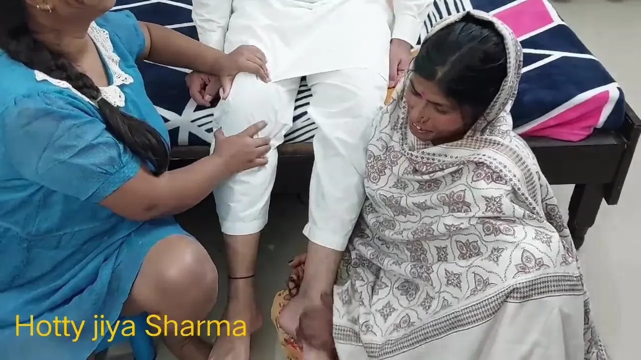 Dehati Mammy Ka Blatkar - Budhi Maa Ne Apni Beti ko Karza Maaf Krwane Ke Liye Jameendaa Se Chudwaya  watch online
