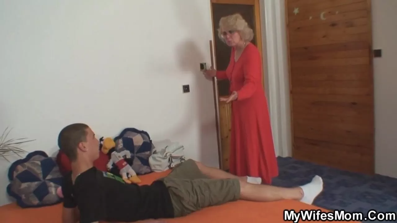 Cheating Sex with Blonde Mature Woman in Law watch online